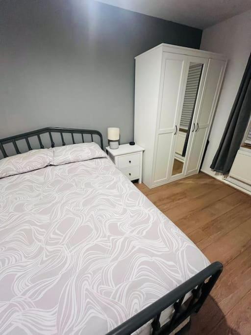 Ferienwohnung Immaculate 2 Bed Flat With Free Parking! Watford  Exterior foto
